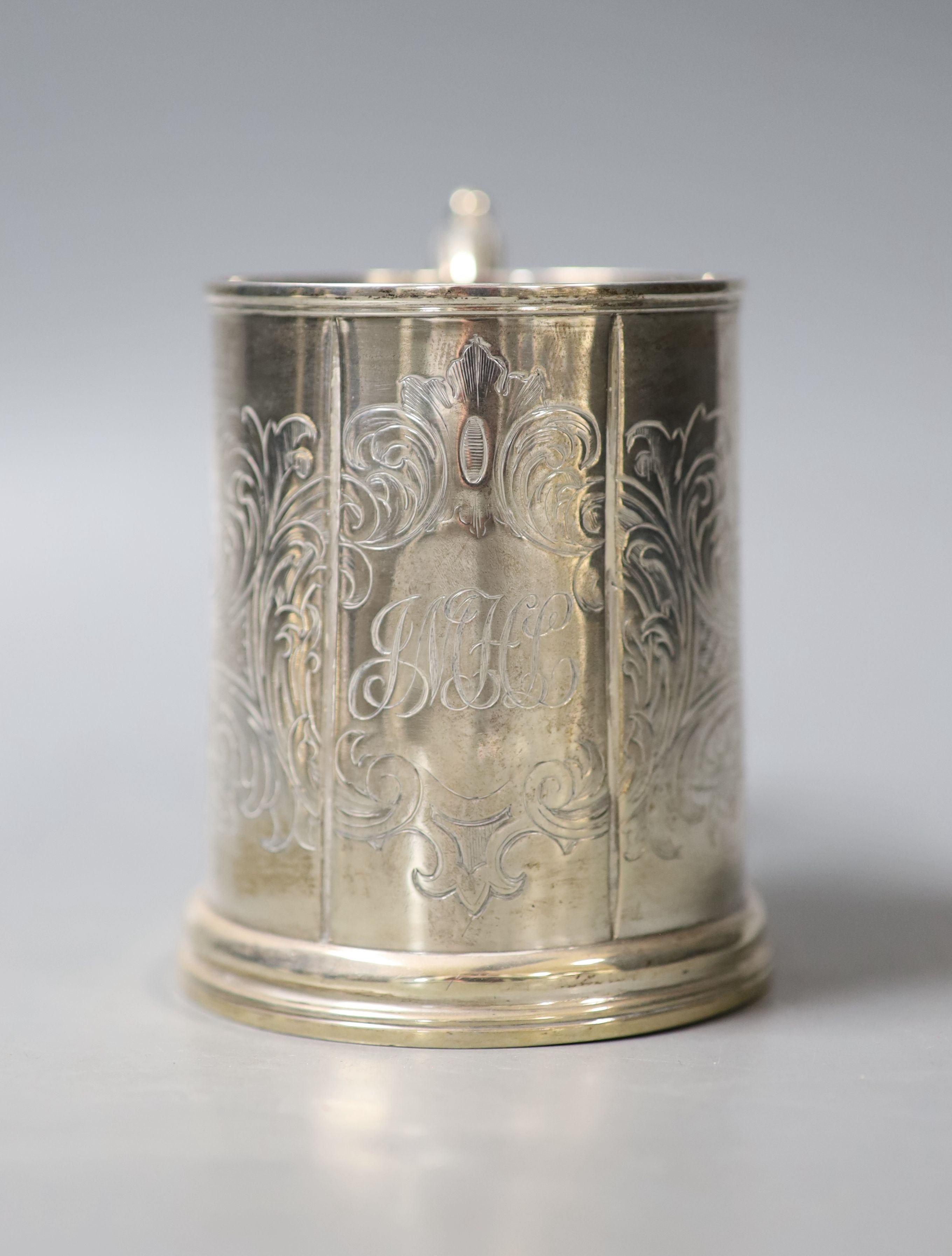 A Victorian engraved silver christening mug, with engraved monogram, Reily & Storer, London, 1845, height 96mm, 157 grams.